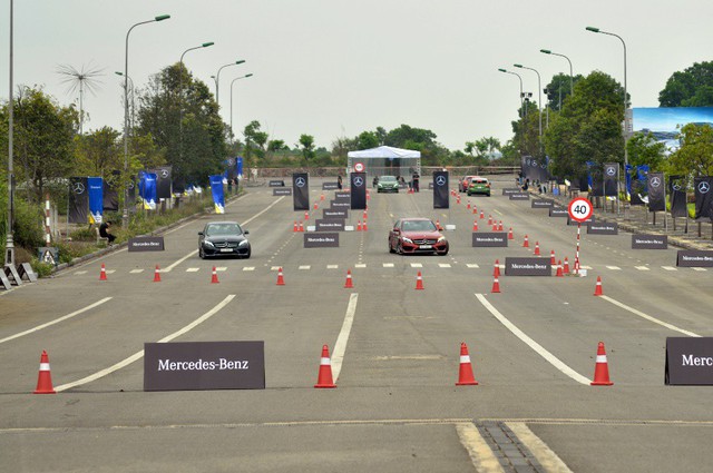 Học viện Lái xe an toàn Mercedes-Benz (MBDA) lần thứ 15 “đổ bộ” khu vực phía Nam - Ảnh 1. Học viện Lái xe an toàn Mercedes-Benz (MBDA) lần thứ 15 “đổ bộ” khu vực phía Nam - Ảnh 1.