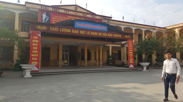 Chấm dứt hợp đồng với cô giáo bắt học sinh uống nước giẻ lau bảng - Ảnh 2. Chấm dứt hợp đồng với cô giáo bắt học sinh uống nước giẻ lau bảng - Ảnh 2.