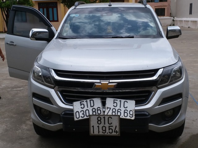 Bình Định bắt xe tải có 3 biển số chở 18.000 gói thuốc lá lậu - Ảnh 1. Bình Định bắt xe tải có 3 biển số chở 18.000 gói thuốc lá lậu - Ảnh 1.
