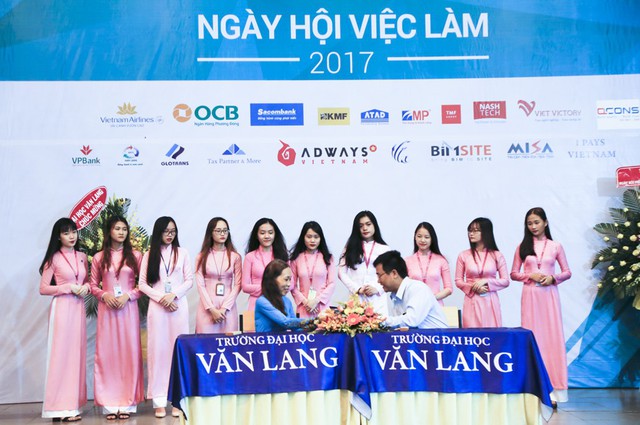 ĐH Văn Lang hơn 90% sinh viên tốt nghiệp có việc làm - Ảnh 2. ĐH Văn Lang hơn 90% sinh viên tốt nghiệp có việc làm - Ảnh 2.