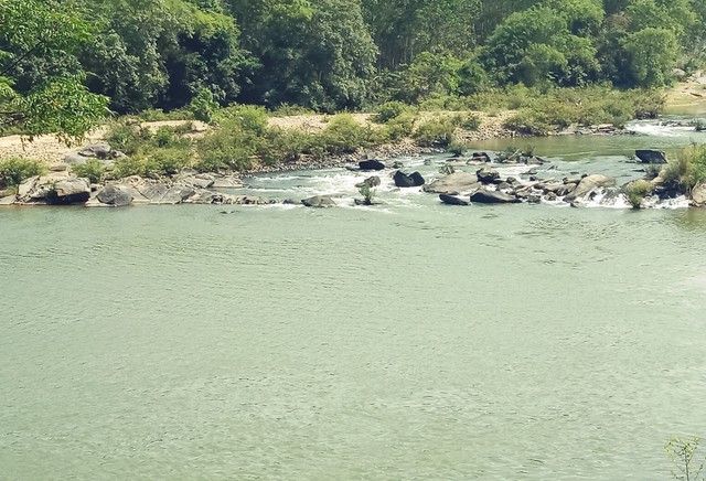 Đi chơi lễ, hai thanh niên chết đuối trên sông - Ảnh 1. Đi chơi lễ, hai thanh niên chết đuối trên sông - Ảnh 1.