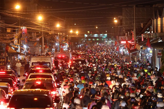 Sau tạm ngưng, phà Cát Lái tiếp nhận lại ôtô hướng TP.HCM - Đồng Nai - Ảnh 1. Sau tạm ngưng, phà Cát Lái tiếp nhận lại ôtô hướng TP.HCM - Đồng Nai - Ảnh 1.