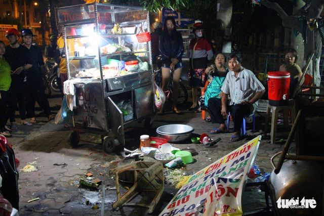 Truy tìm tài xế ôtô tông 6 người cùng gia đình rồi bỏ trốn - Ảnh 2. Truy tìm tài xế ôtô tông 6 người cùng gia đình rồi bỏ trốn - Ảnh 2.