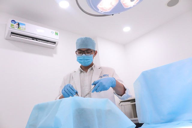 Bình tĩnh xử lý với sự cố phéc-mơ-tuya cuốn da “cậu nhỏ” - Ảnh 2. Bình tĩnh xử lý với sự cố phéc-mơ-tuya cuốn da “cậu nhỏ” - Ảnh 2.
