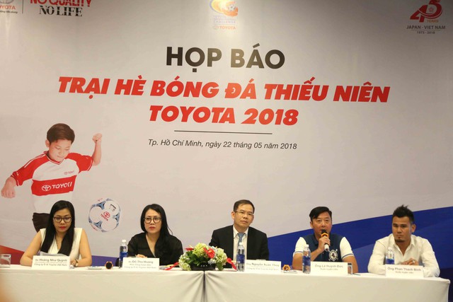 Huỳnh Đức và Thanh Bình tham gia trại hè bóng đá thiếu niên - Ảnh 2. Huỳnh Đức và Thanh Bình tham gia trại hè bóng đá thiếu niên - Ảnh 2.