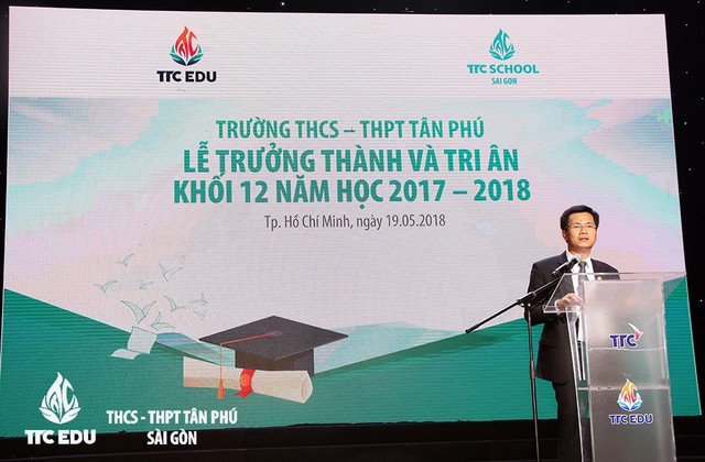 Lễ trưởng thành và tri ân xúc động ở một trường tư - Ảnh 1. Lễ trưởng thành và tri ân xúc động ở một trường tư - Ảnh 1.