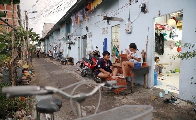 Nâng chất đời sống công nhân: Hướng tới lương phải đủ sống - Ảnh 1. Nâng chất đời sống công nhân: Hướng tới lương phải đủ sống - Ảnh 1.
