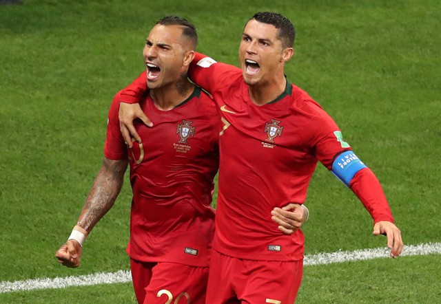 Hai cuộc thi hấp dẫn trên mùa World Cup cho bạn đọc - Ảnh 1. Hai cuộc thi hấp dẫn trên mùa World Cup cho bạn đọc - Ảnh 1.