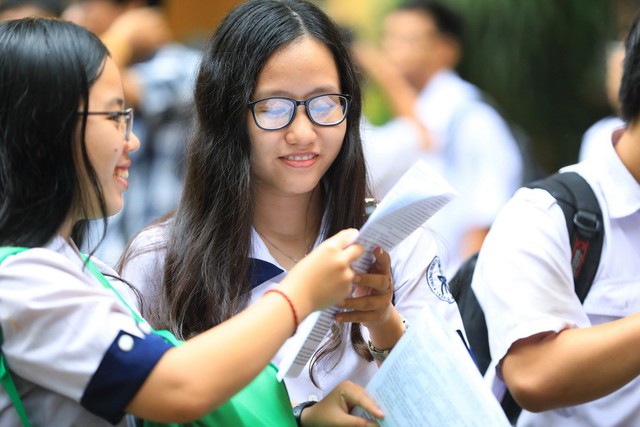 Gần 450.000 thí sinh thi bài cuối cùng THPT quốc gia - Ảnh 3. Gần 450.000 thí sinh thi bài cuối cùng THPT quốc gia - Ảnh 3.