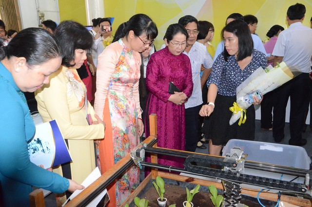 TP.HCM khai mạc triển lãm Tự hào công nhân thành phố anh hùng - Ảnh 1. TP.HCM khai mạc triển lãm Tự hào công nhân thành phố anh hùng - Ảnh 1.