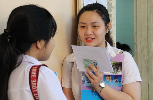 Gần 450.000 thí sinh thi bài cuối cùng THPT quốc gia - Ảnh 2. Gần 450.000 thí sinh thi bài cuối cùng THPT quốc gia - Ảnh 2.
