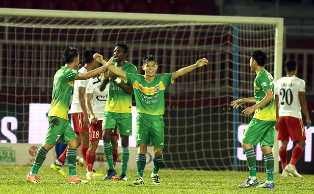 HLV Miura lập kỷ lục 11 trận không thắng ở V-League 2018 - Ảnh 1. HLV Miura lập kỷ lục 11 trận không thắng ở V-League 2018 - Ảnh 1.