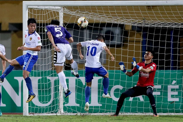 Đội đầu bảng V-League Hà Nội nhọc nhằn hạ đương kim vô địch Quảng Nam - Ảnh 1. Đội đầu bảng V-League Hà Nội nhọc nhằn hạ đương kim vô địch Quảng Nam - Ảnh 1.
