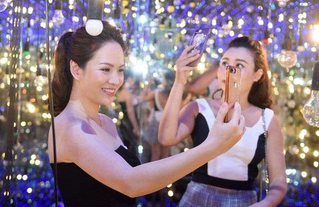 Trải nghiệm công nghệ Không gian vô cực lần đầu tiên có mặt tại Việt Nam - Ảnh 1. Trải nghiệm công nghệ Không gian vô cực lần đầu tiên có mặt tại Việt Nam - Ảnh 1.