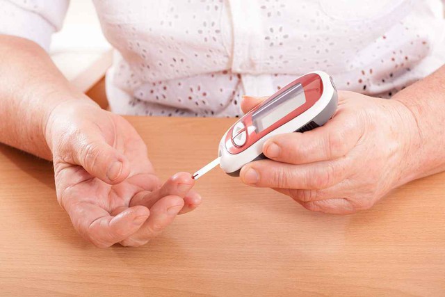 Cách tự kiểm tra glucose máu tại nhà - Ảnh 1. Cách tự kiểm tra glucose máu tại nhà - Ảnh 1.