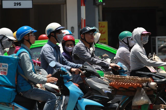 Nắng nóng trên 40 độ vẫn còn kém kỷ lục 2 độ C - Ảnh 1. Nắng nóng trên 40 độ vẫn còn kém kỷ lục 2 độ C - Ảnh 1.