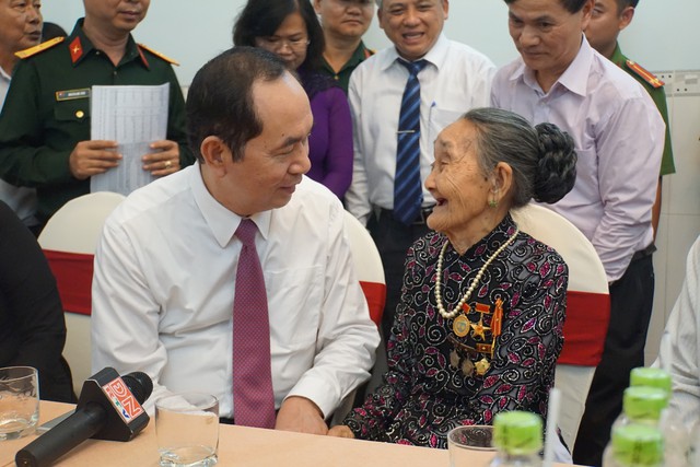 Chủ tịch nước thăm gia đình thương binh, liệt sĩ ở Đồng Nai - Ảnh 4. Chủ tịch nước thăm gia đình thương binh, liệt sĩ ở Đồng Nai - Ảnh 4.