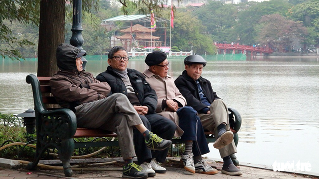 Miền bắc chuyển lạnh, miền nam nắng nóng - Ảnh 1. Miền bắc chuyển lạnh, miền nam nắng nóng - Ảnh 1.