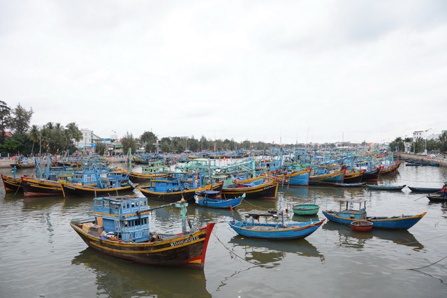 Bão gây gió giật cấp 10, cấm tàu thuyền ra khơi - Ảnh 1. Bão gây gió giật cấp 10, cấm tàu thuyền ra khơi - Ảnh 1.