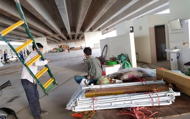 Lấn chiếm gầm cầu đường cao tốc Hà Nội - Hải Phòng - Ảnh 1. Lấn chiếm gầm cầu đường cao tốc Hà Nội - Hải Phòng - Ảnh 1.