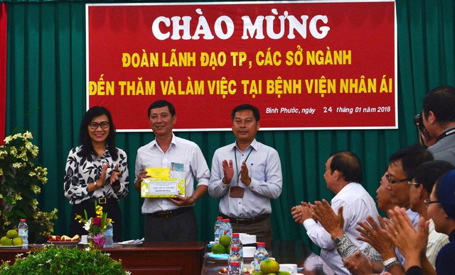 Lãnh đạo TP.HCM thăm, tặng quà các cơ sở xã hội - Ảnh 2. Lãnh đạo TP.HCM thăm, tặng quà các cơ sở xã hội - Ảnh 2.