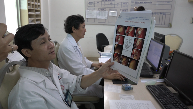 Người nước ngoài nhập viện vì nuốt trứng vịt lộn - Ảnh 1. Người nước ngoài nhập viện vì nuốt trứng vịt lộn - Ảnh 1.