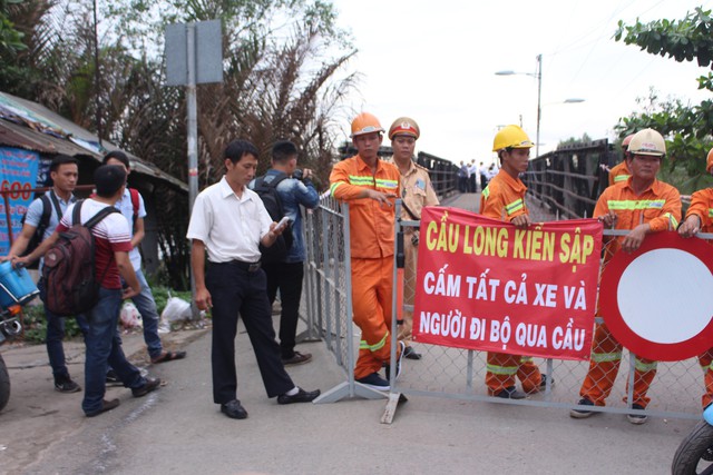 Vụ sập cầu Long Kiểng: thông cầu trong 10 ngày tới - Ảnh 5. Vụ sập cầu Long Kiểng: thông cầu trong 10 ngày tới - Ảnh 5.
