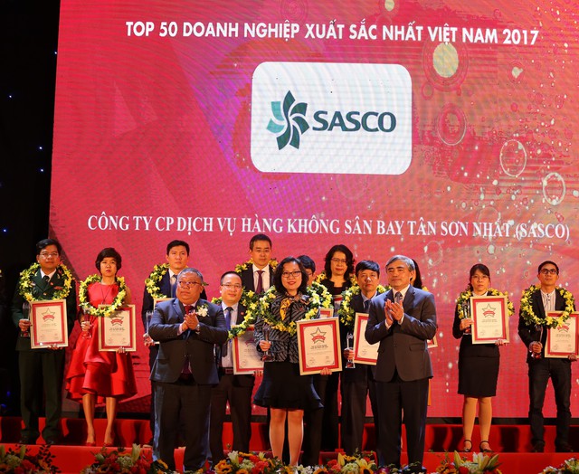 SASCO thuộc top 50 doanh nghiệp xuất sắc nhất VN 2017 - Ảnh 1. SASCO thuộc top 50 doanh nghiệp xuất sắc nhất VN 2017 - Ảnh 1.
