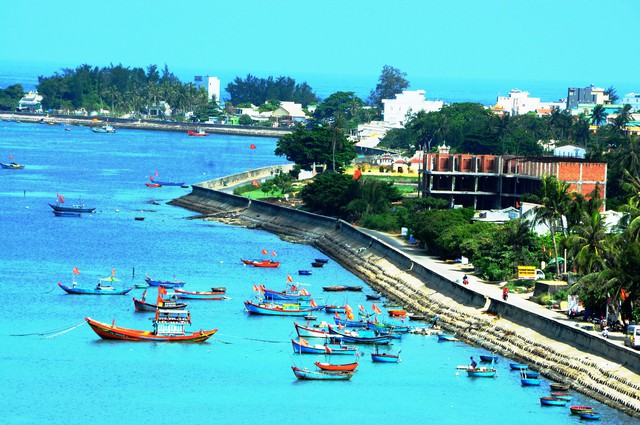 Buông lỏng quản lý, ba lãnh đạo Lý Sơn bị kỷ luật - Ảnh 1. Buông lỏng quản lý, ba lãnh đạo Lý Sơn bị kỷ luật - Ảnh 1.