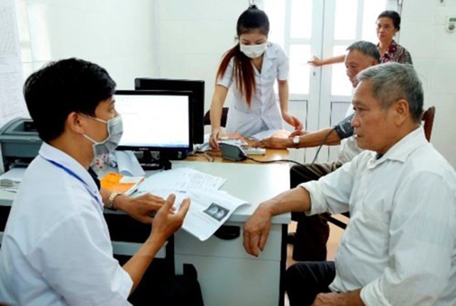 Đề xuất giá trần khám bệnh theo yêu cầu là 300.000 đồng - Ảnh 1. Đề xuất giá trần khám bệnh theo yêu cầu là 300.000 đồng - Ảnh 1.