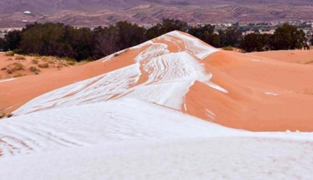 Cảnh tượng thiên nhiên hiếm có: Tuyết phủ kín sa mạc đỏ Sahara - Ảnh 3. Cảnh tượng thiên nhiên hiếm có: Tuyết phủ kín sa mạc đỏ Sahara - Ảnh 3.
