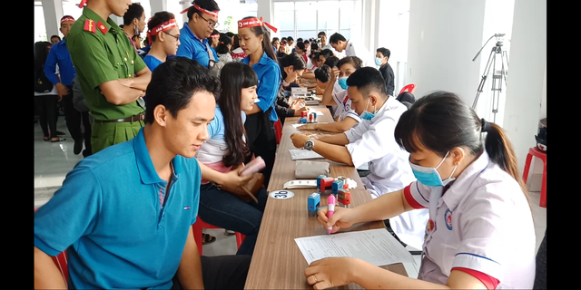 Hơn 600 đơn vị máu tại ngày hội hiến máu “Chủ nhật đỏ” - Ảnh 1. Hơn 600 đơn vị máu tại ngày hội hiến máu “Chủ nhật đỏ” - Ảnh 1.