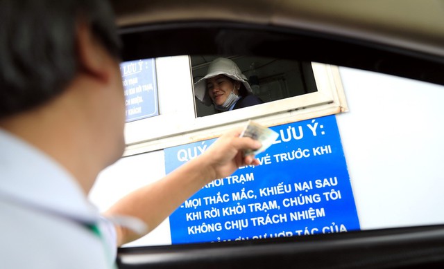 Không thể hợp thức hóa việc thu phí vào sân bay - Ảnh 1. Không thể hợp thức hóa việc thu phí vào sân bay - Ảnh 1.