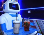 Nàng robot Made in Vietnam phục vụ trong quán cà phê