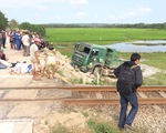 Cố vượt tàu hỏa, tài xế xe tải bị hất văng xuống ruộng tử vong