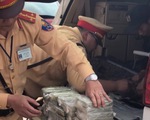 Xe biển số Lào có khoang bí mật chứa 100 bánh heroin