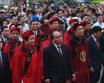 Thủ tướng cùng hàng vạn người dân dâng hương giỗ Tổ tại đền Hùng