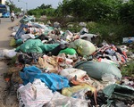 Đường phố Sài Gòn đầy rác công nghiệp