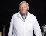 Tiến sĩ 96 tuổi phát triển công nghệ mới giúp sạc pin siêu nhanh