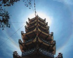 Đà Lạt: Đổ xô xem 'hào quang' chùa Linh Phước