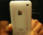 iPhone 3GS bị ngả màu sơn, nhưng 'cháy hàng'