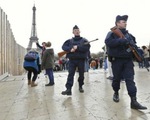 Xe du khách Trung Quốc bị chặn cướp ở Paris