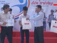 Tiếp sức đến trường cho 104 tân sinh viên Quảng Ngãi - Bình Định