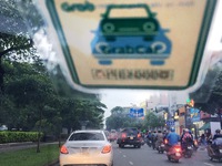 Cởi trói cho taxi truyền thống để được giống Uber - Grab