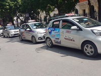 Taxi Hà Nội yêu cầu dừng khẩn cấp Grab-Uber