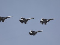 Trung Quốc tăng máy bay ra Biển Đông, đẩy mạnh tập trận tác chiến