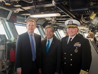 Đại sứ Phạm Quang Vinh thăm tàu sân bay USS George H. W. Bush