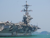 Những hình ảnh mới nhất của tàu sân bay USS Carl Vinson neo đậu ở Đà Nẵng