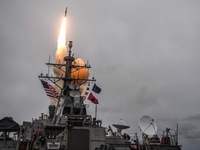 Mỹ điều tàu khu trục mang tên lửa áp sát Syria