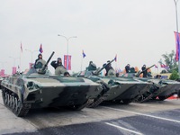 Trung Quốc viện trợ Campuchia 100 xe tăng, xe bọc thép